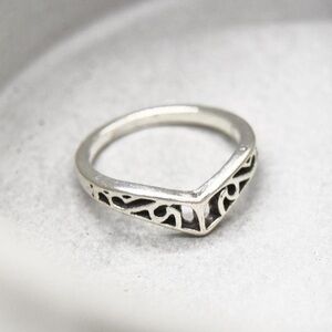 Pointed Triangle Ring